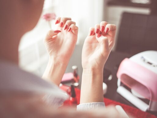 Jak dbać o paznokcie, by były długie i mocne?